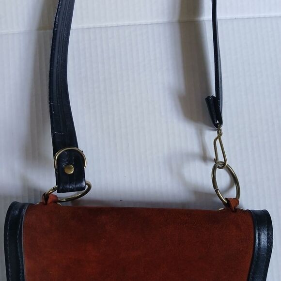 COPY - Rare Vintage Ring Shoulder Bag Suede Vinyl Adjustable Strap Brown Black - Picture 5 of 16